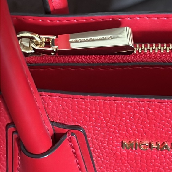 MICHAEL KORS ’MERCER’ PEBBLED LEATHER RED ACCORDIAN TOTE/CROSSBODY NWOT - Picture 15 of 15